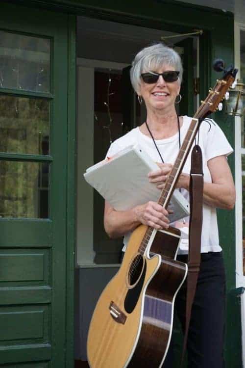 Anna Rudolph and Guitar